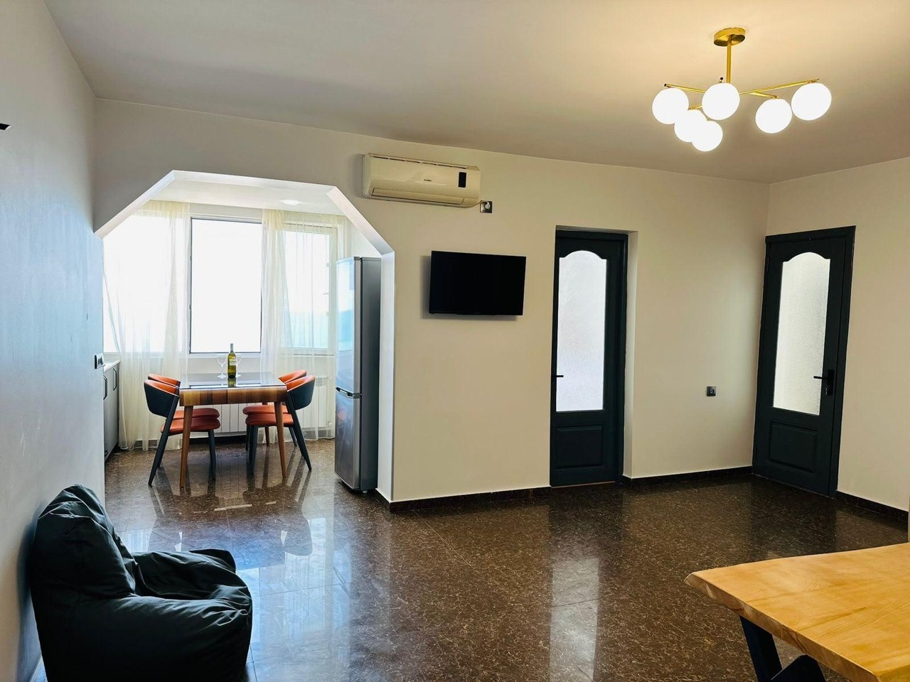 Batum’da kiralık 4 odalı daire — Iusup Kobaladze Sokak, 6 — 95 m² — $700/ay · 3/5
