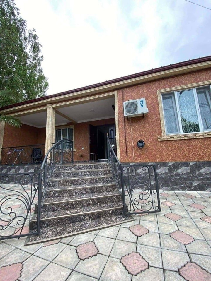 Batum’da kiralık 4 odalı ev — Adlia 1. Çıkmaz Sokak, 5 — 190 m² — $1.400/ay · 9/21