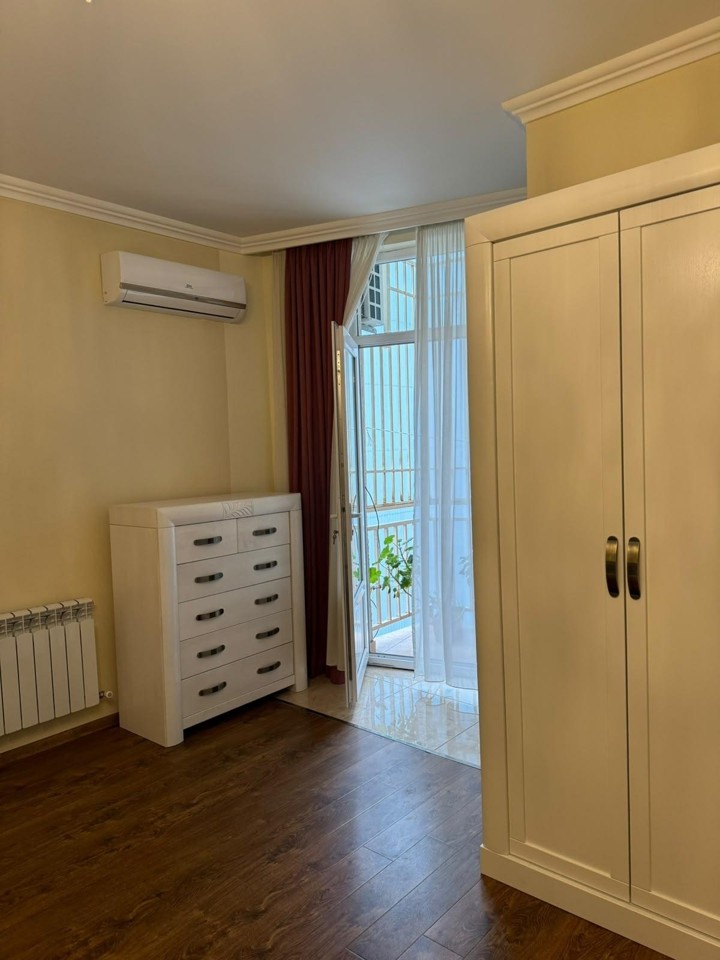 5-комнатная квартира — ул. Зураба Горгиладзе, 45 · 16/30