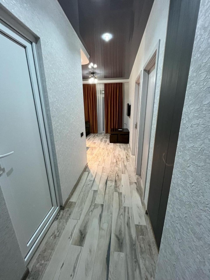 3-комнатная квартира — 1-й переулок Ангиса, 41а · 2/8