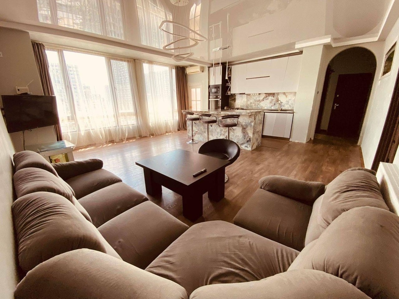 Batum’da kiralık 3 odalı daire — Shalva Inasaridze Sokak, 10 — 80 m² — $750/ay · 2/5