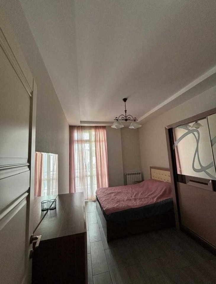 Batum’da kiralık 2 odalı daire — David Kldiashvili Sokak, 14 — 65 m² — $700/ay · 4/5