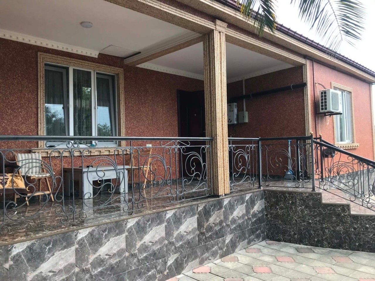 Batum’da kiralık 4 odalı ev — Adlia 1. Çıkmaz Sokak, 5 — 190 m² — $1.400/ay · 10/21
