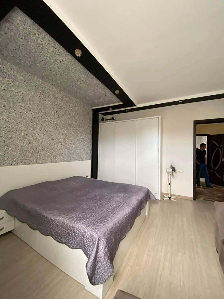 Batum’da kiralık 4 odalı ev — Adlia 1. Çıkmaz Sokak, 5 — 190 m² — $1.400/ay · 4/5