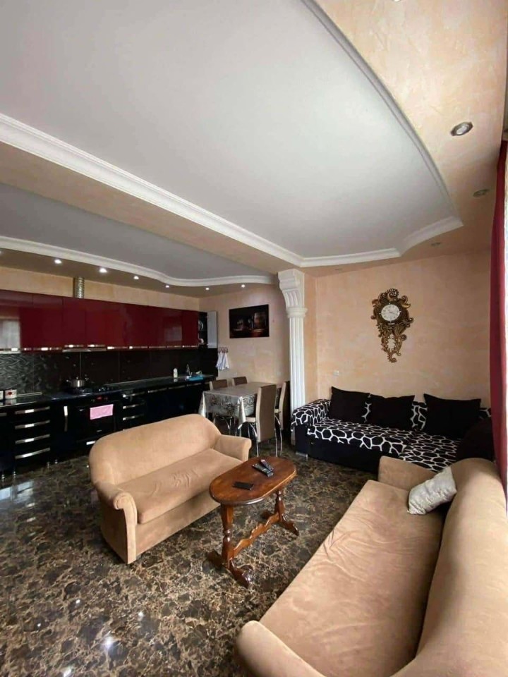 Batum’da kiralık 4 odalı ev — Adlia 1. Çıkmaz Sokak, 5 — 190 m² — $1.400/ay · 14/21