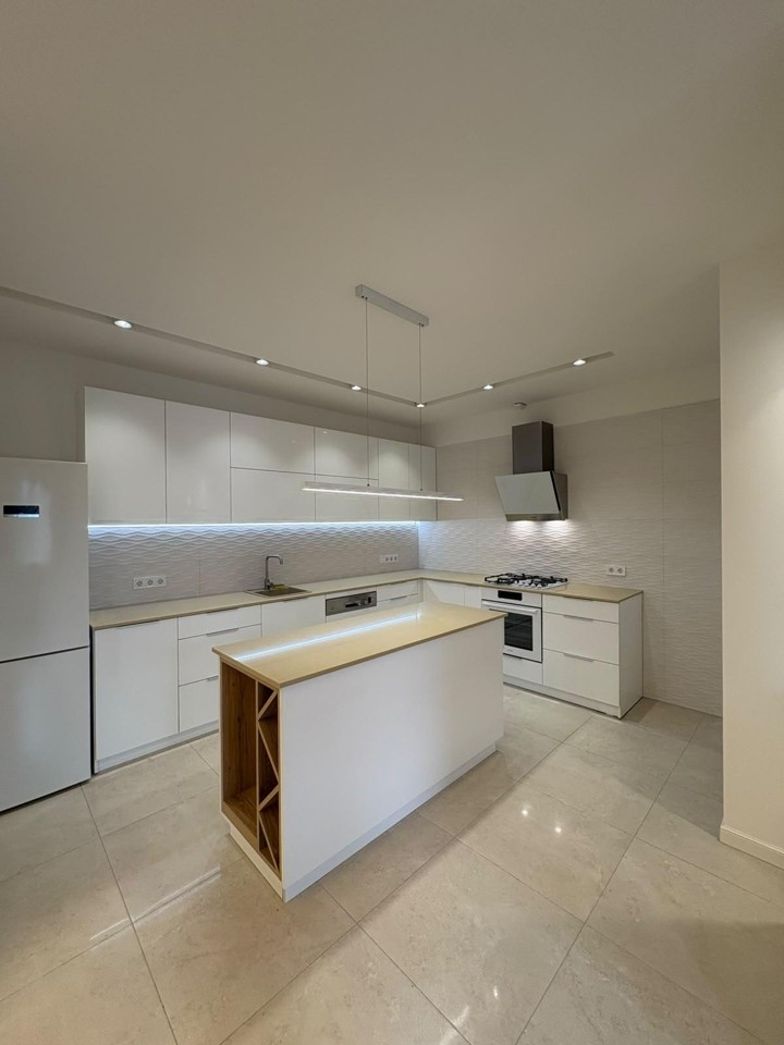 3-комнатная квартира — ул. Мераба Костава, 7