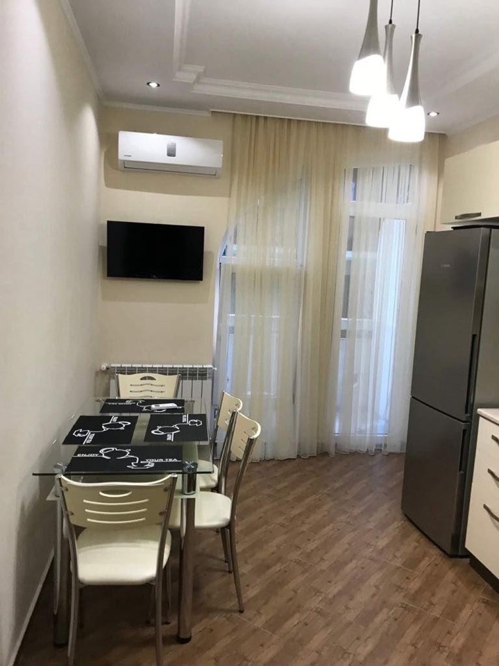 Batum’da kiralık 3 odalı daire — David Kldiashvili Sokak, 14 — 100 m² — $1.000/ay · 4/14