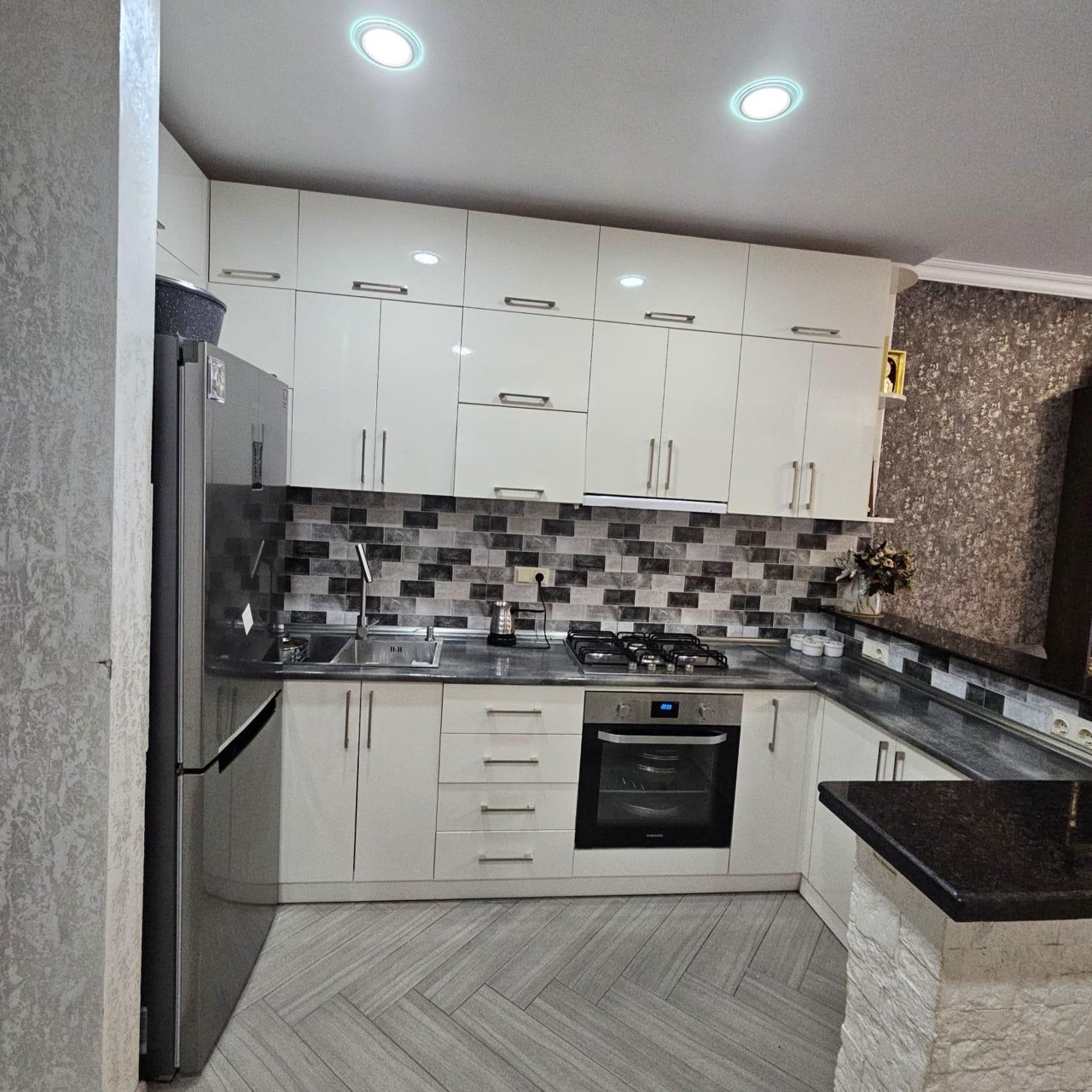 Batum’da kiralık 3 odalı daire — Sherif Khimshiashvili Sokak, 47 — 60 m² — $600/ay · 3/5