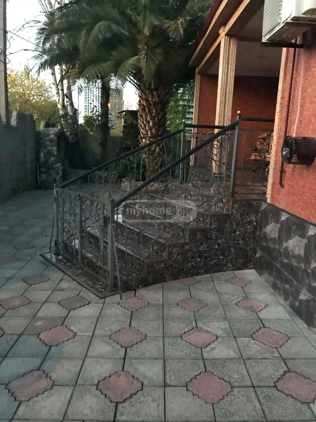 Batum’da kiralık 4 odalı ev — Adlia 1. Çıkmaz Sokak, 5 — 190 m² — $1.400/ay · 19/21