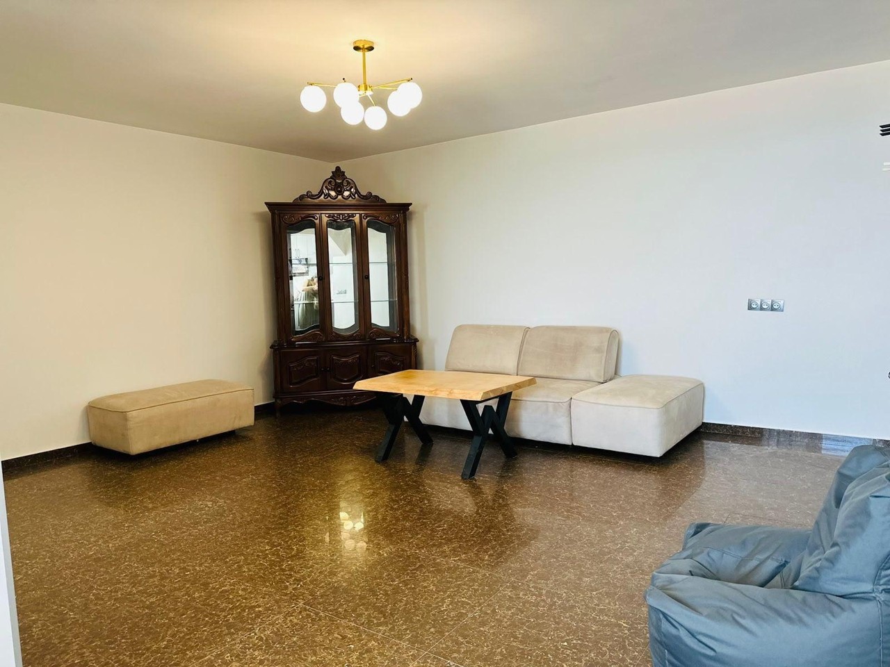 Batum’da kiralık 4 odalı daire — Iusup Kobaladze Sokak, 6 — 95 m² — $700/ay · 2/5